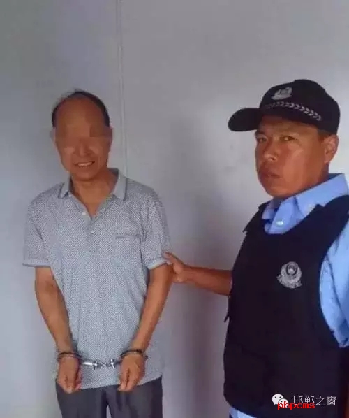 8月9日6時(shí)許，邯鄲大名鋪上高速口檢查站執(zhí)勤民警對(duì)一輛白色捷達(dá)車進(jìn)行安檢時(shí)，車上一名男乘客自稱忘帶身份證，民警遂讓該男子提供其身份證號(hào)。經(jīng)核查，該男子為許某良，系涉嫌保險(xiǎn)詐騙網(wǎng)上逃犯。該許于5月31日，騙取國(guó)家養(yǎng)老保險(xiǎn)金12萬(wàn)余元，被魏縣公安局網(wǎng)上追逃。